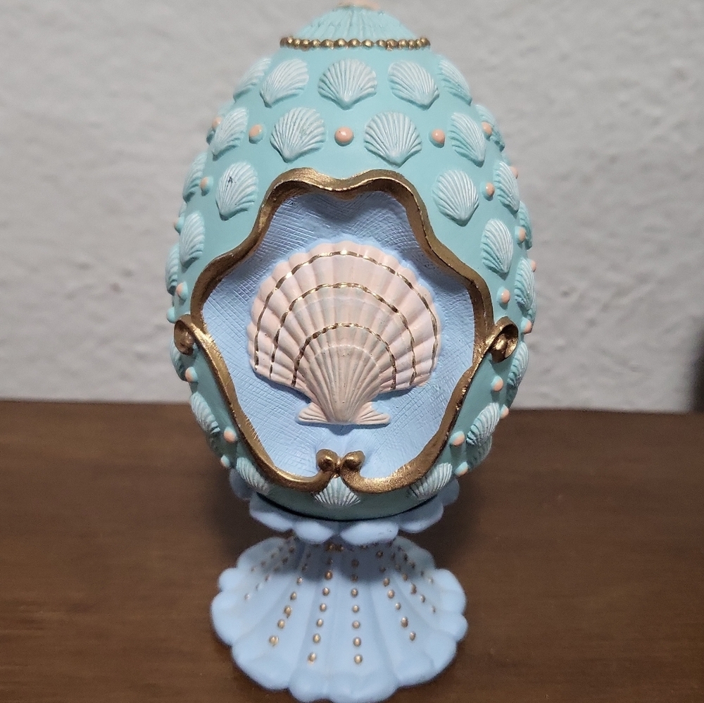 Avon Shells of Summer Decorative Egg (1994) Aqua And White